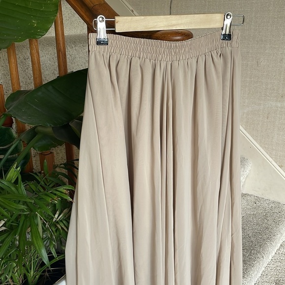 Elegant Beige Sheer Flowing Ballerina Maxi Skirt - Picture 3 of 13